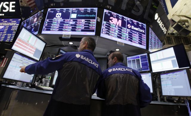 Μεικτά πρόσημα στη Γουόλ Στριτ, μικρή άνοδος στις ευρωπαϊκές αγορές την Πέμπτη